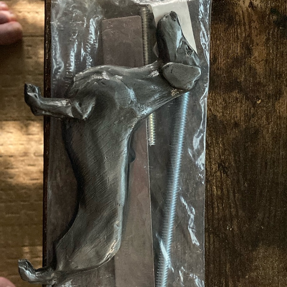 Grillie Pewter Dachshund grille ornament.